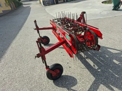 Heuraupe Pöttinger HR 200