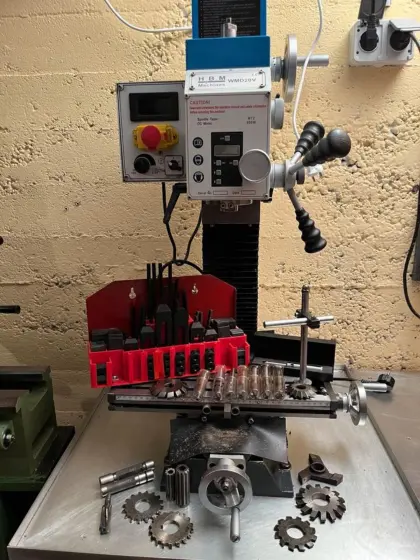 HBM WMD20V Fräsmaschine mit Zubehör für Metall