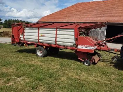 Ladewagen mit Querförderband Pöttinger Erntewagen 2