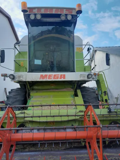 CLAAS Mega Dominator 208