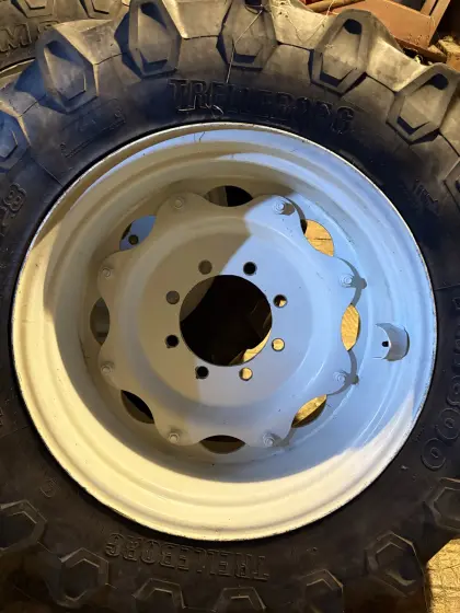 Kompletträder 480/70R38 und 440/65R28 VB