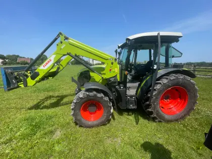 Claas Elios 210 mit Frontlader
