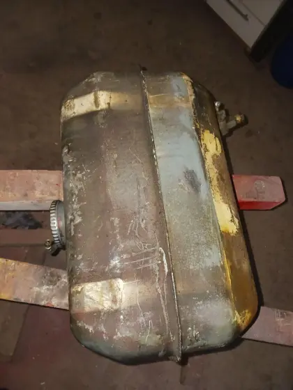 Verkaufe Dieseltank von Lindner BF 350A