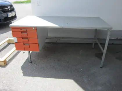 Büro-/Arbeitstisch