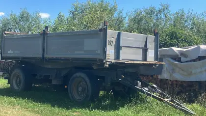 Schwarzmüller 3-Seiten-Kipper mit Druckluft