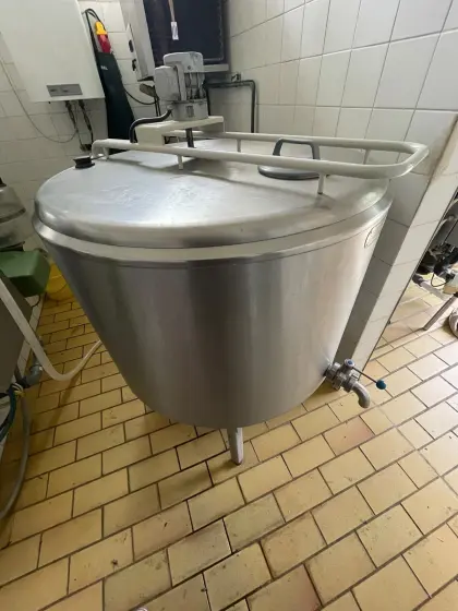 Milchtank mit Kühler und Plattenwärmetauscher