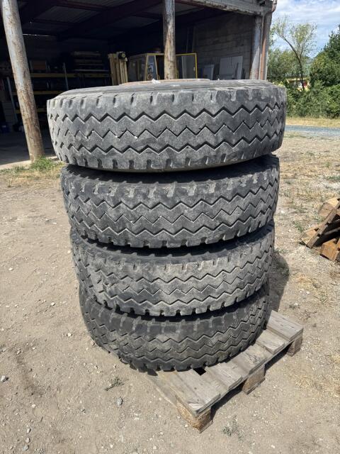 LKW-Reifen 13 R22,5