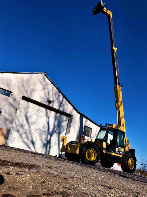 CAT TH-83 Teleskoplader mit Adapterpaket