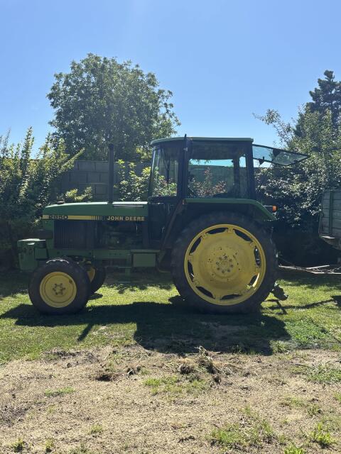 John Deere 2850