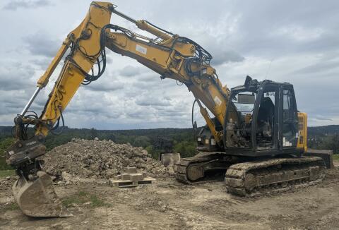 Hitachi Kettenbagger ZX 135 US-3