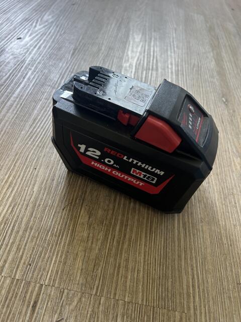 Milwaukee M18 12 Ah Akku
