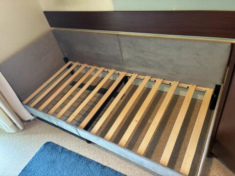 Bett 90 x 200