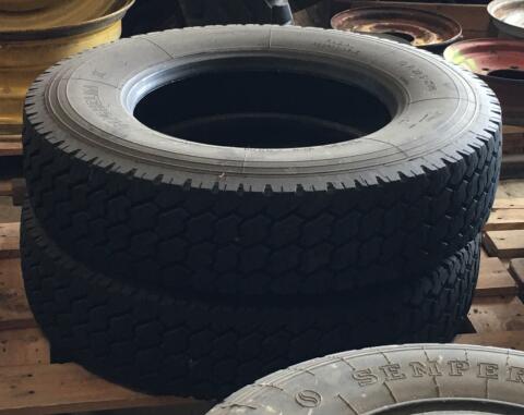 LKW-Reifen 10,0-80x22,5