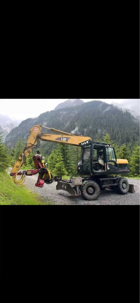 Bagger CAT 316 mit Woody 60 Baggerprozessor Harvester