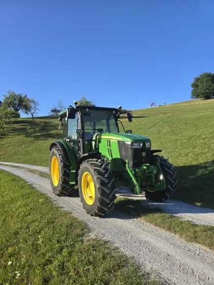 John Deere 5085M