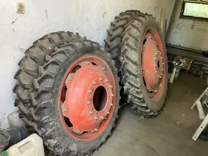 Original CLAAS Pflegerkompletträder (230/95R36 & 270/95R48)