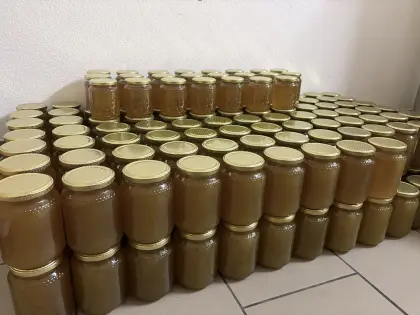 Blütenhonig zu verkaufen