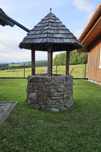 Brunnenverbau samt Dach