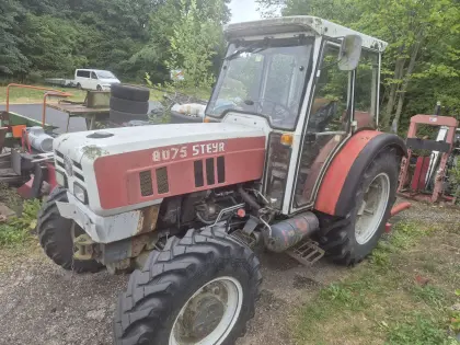 Suche Türscheibe unten für Steyr 8075AP