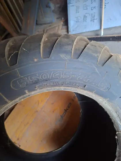 Reifen 550/45-22.5