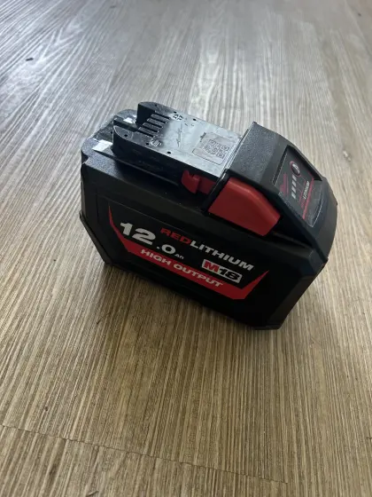 Milwaukee M18 12 Ah Akku