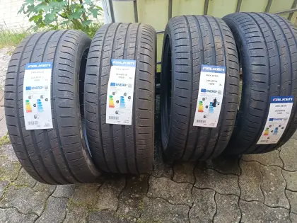 Neue Sommerreifen 245/45/18 Falken
