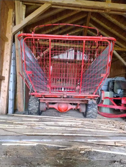 Ladewagen Pöttinger mit Triebachse Trend Junior 2