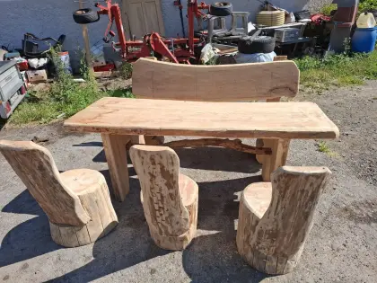 Garnitur aus Lärchenholz
