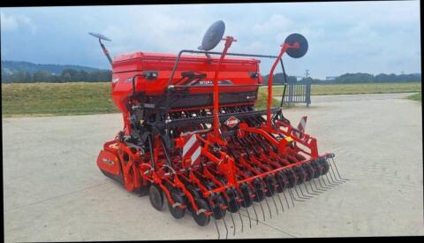 Kuhn HR 3040 mit Sitera 3030-24 E Isobus Sähkombi