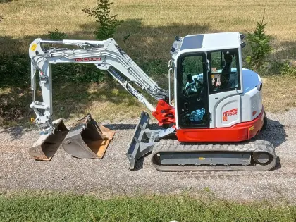 Minibagger Takeuchi TB350R mit Powertilt und Schaufelpaket