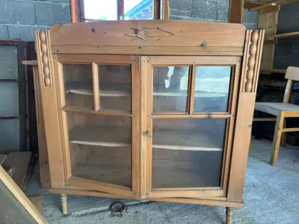 Zirben-Vollholz-Vitrine