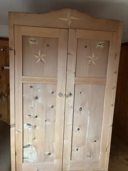 Zirben-Vollholzschrank ohne Lackierung