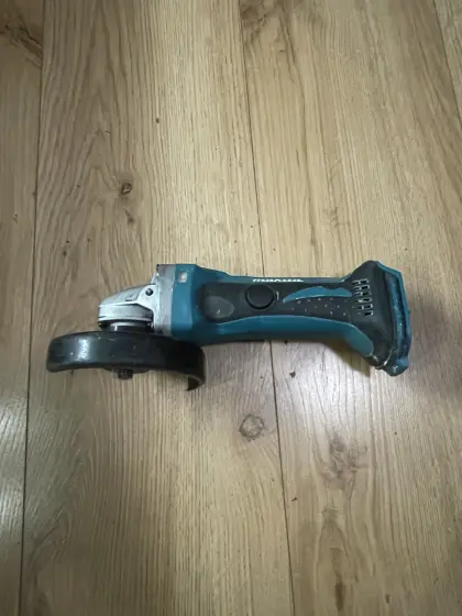 Makita DGA 452 Akku-Winkelschleifer/Flex