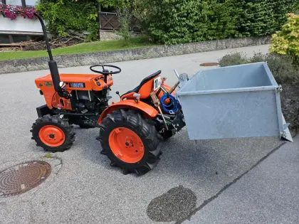 Kubota B7001 mit zuschaltbarem Allradantrieb