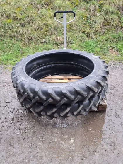 Reifen 9.5R40