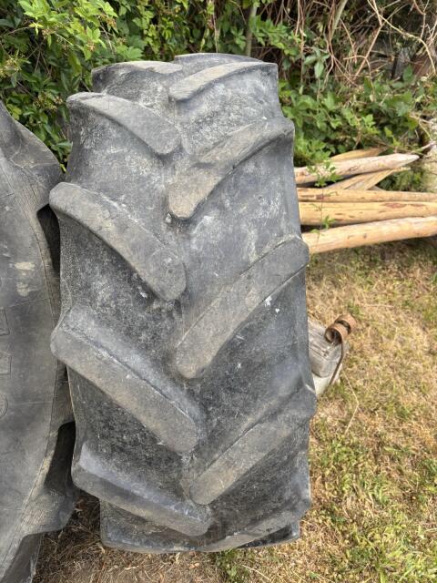 Reifen 380/70R24