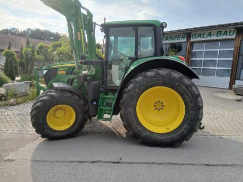 John Deere 6120M mit Frontlader