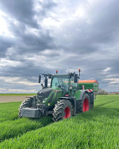 Pflegebereifung Fendt 700