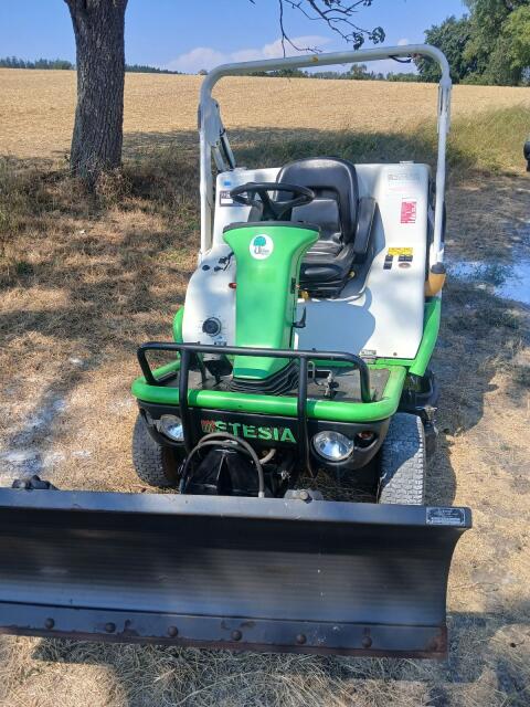 Rasentraktor Etesia 124 DX Allrad