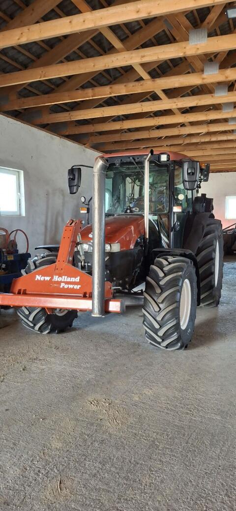 New Holland TN75D