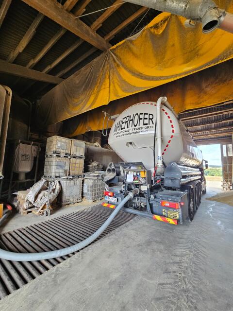 Futtermitteltransporte mit Silo-LKW