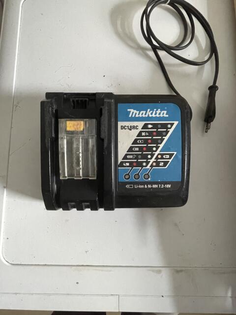 Makita DC18RC Akku-Ladegerät