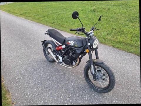 Motorrad 125 ccm, neu