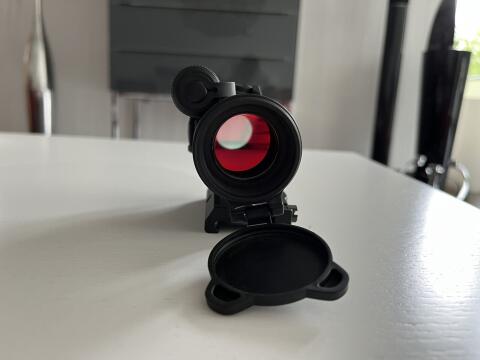 Aimpoint Comp M4 Rotpunktvisier mit Montage