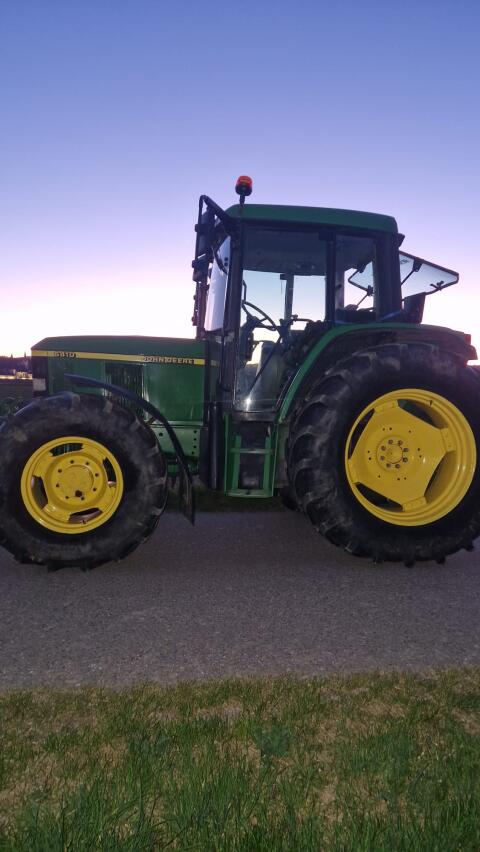 John Deere 6410