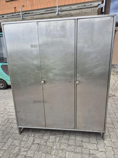 Niroschrank, Kasten