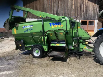 Futtermischwagen Faresin TMR 1050