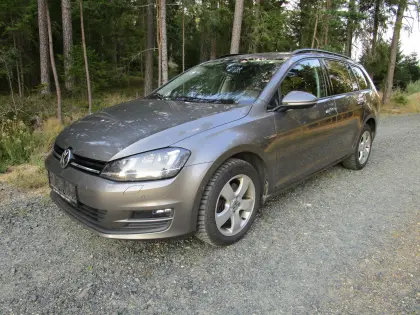 VW Golf Kombi 2,0 TDI CUP Bj. 4/2015 Navi SHZ LED AHK