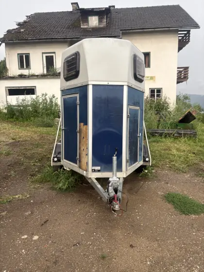 Pferdeanhänger