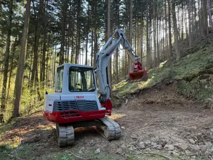Vermiete Takeuchi Bagger TB250
